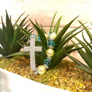 🎀Beautiful Handmade Beaded Cross Bracelet